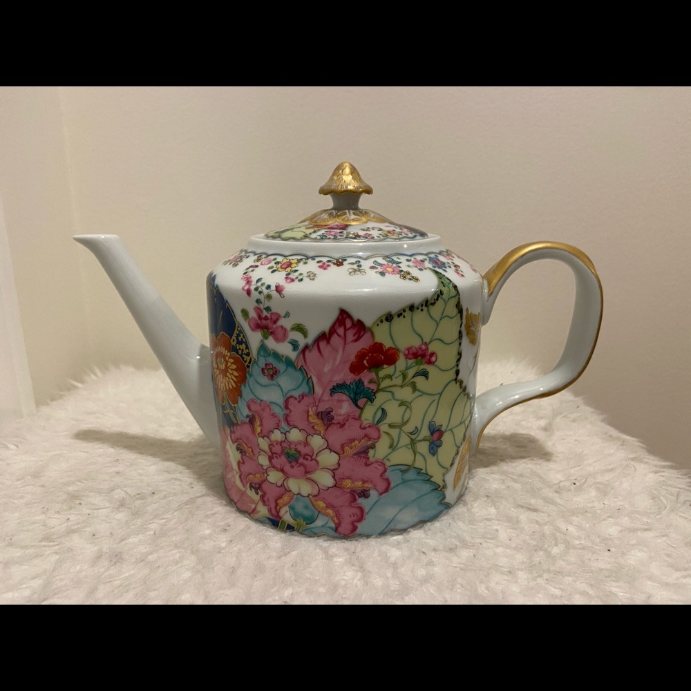 Mottahedeh Tobacco Leaf Handpainted Tea Pot